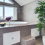 Prázdninový dům Luxury House For 20 - By Traum *