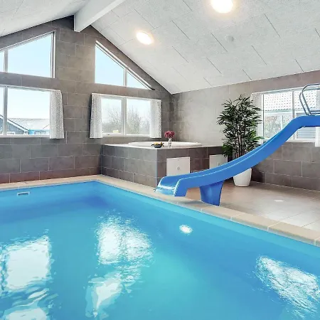 Luxury House For 20 Ferienhaus
