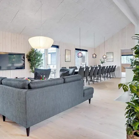Luxury House For 20 Ferienhaus *