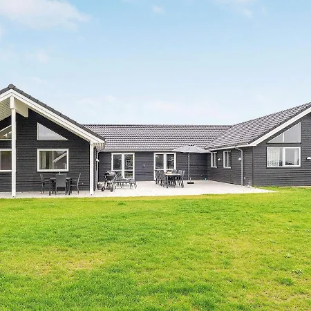 Luxury House For 20