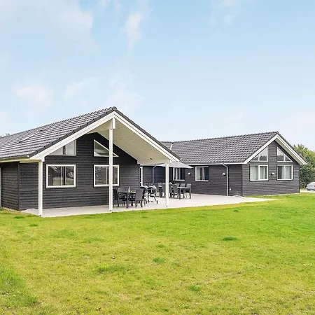 Luxury House For 20 *