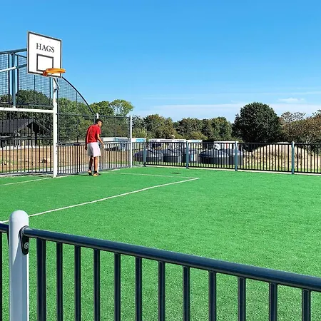 Luxury House For 20 Ferienhaus